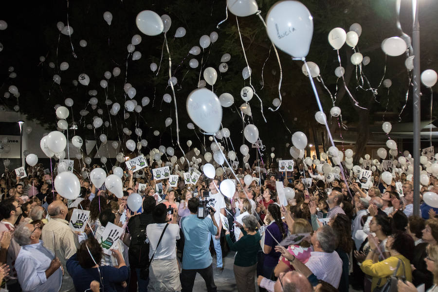 Cientos de personas toman las calles del municipio donde vivía la pequeña para demostrar su apoyo a los familiares, que piden que no se cierre el caso