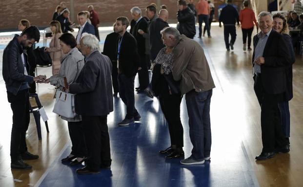 Cola para votar en Pristina. 