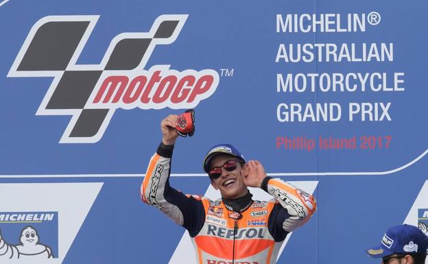 Marc Márquez celebra la victoria en el GP de Australia. 