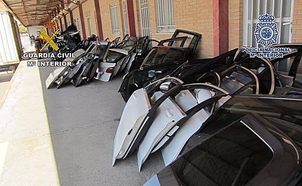 Los automóviles robados eranreconvertidos en vehículos falsificados o bien despiezados y trasladados hasta Marruecos para su venta.