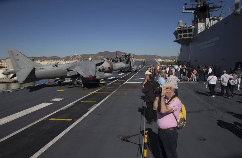 Se trata del mayor buque de guerra construido en España, con 231 metros de eslora y 32 de manga