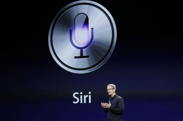 Siri es el asistente personal de los móviles de Apple. :: reuters