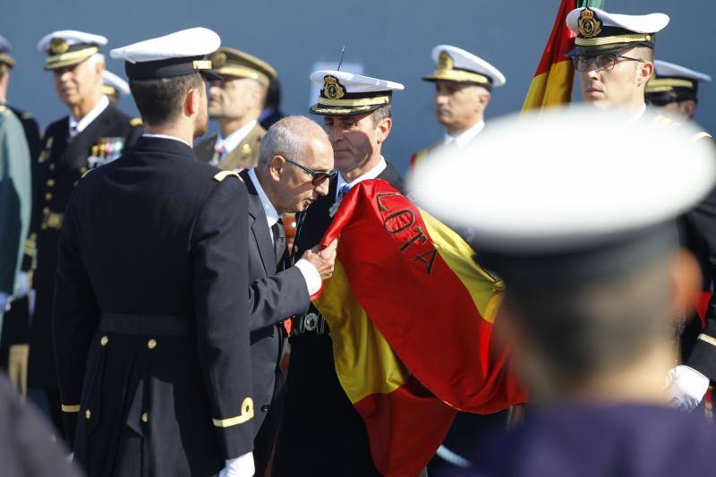 Fotos de la jura de bandera civil en el portaaviones Juan carlos I en Málaga (VI)