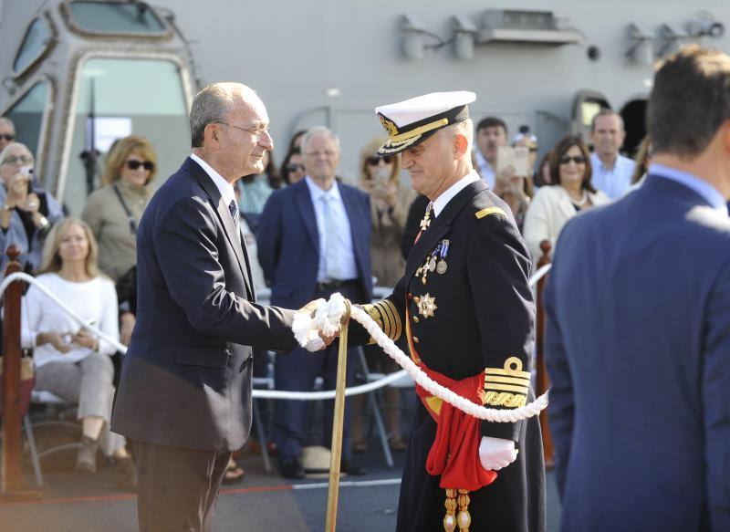 Fotos de la jura de bandera civil en el portaaviones Juan carlos I en Málaga (I)