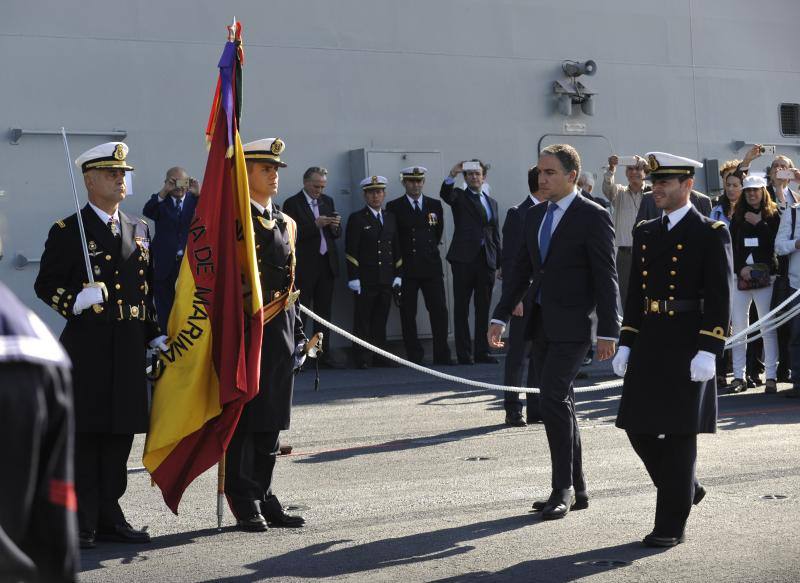 Fotos de la jura de bandera civil en el portaaviones Juan carlos I en Málaga (I)