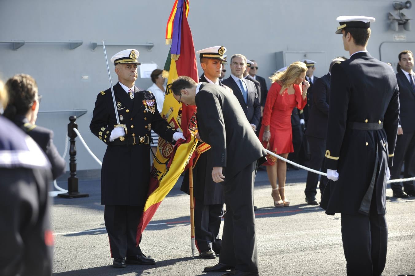 Fotos de la jura de bandera civil en el portaaviones Juan carlos I en Málaga (I)