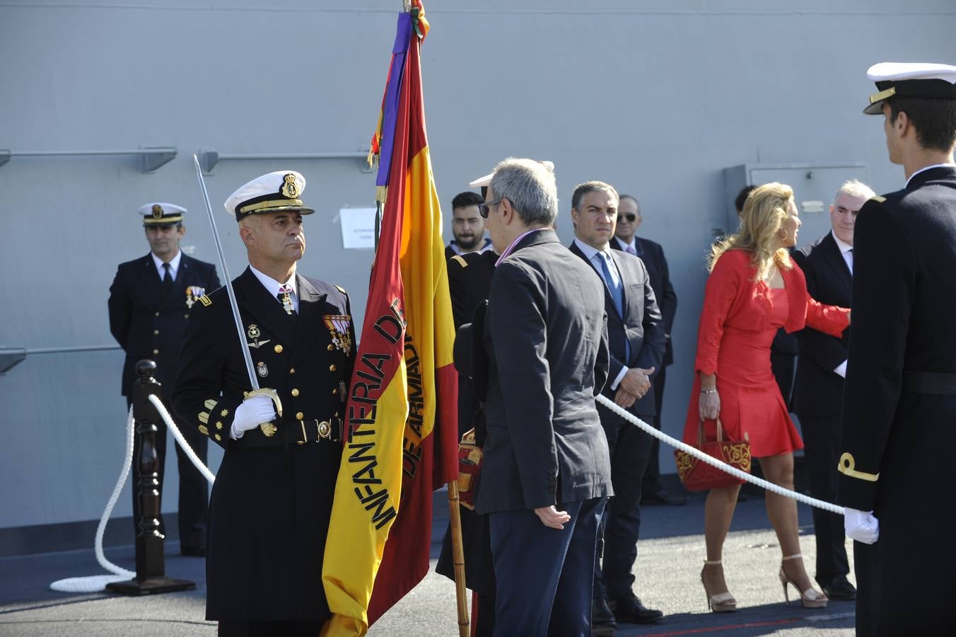 Fotos de la jura de bandera civil en el portaaviones Juan carlos I en Málaga (I)