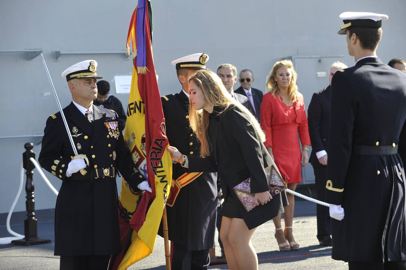 Fotos de la jura de bandera civil en el portaaviones Juan carlos I en Málaga (I)