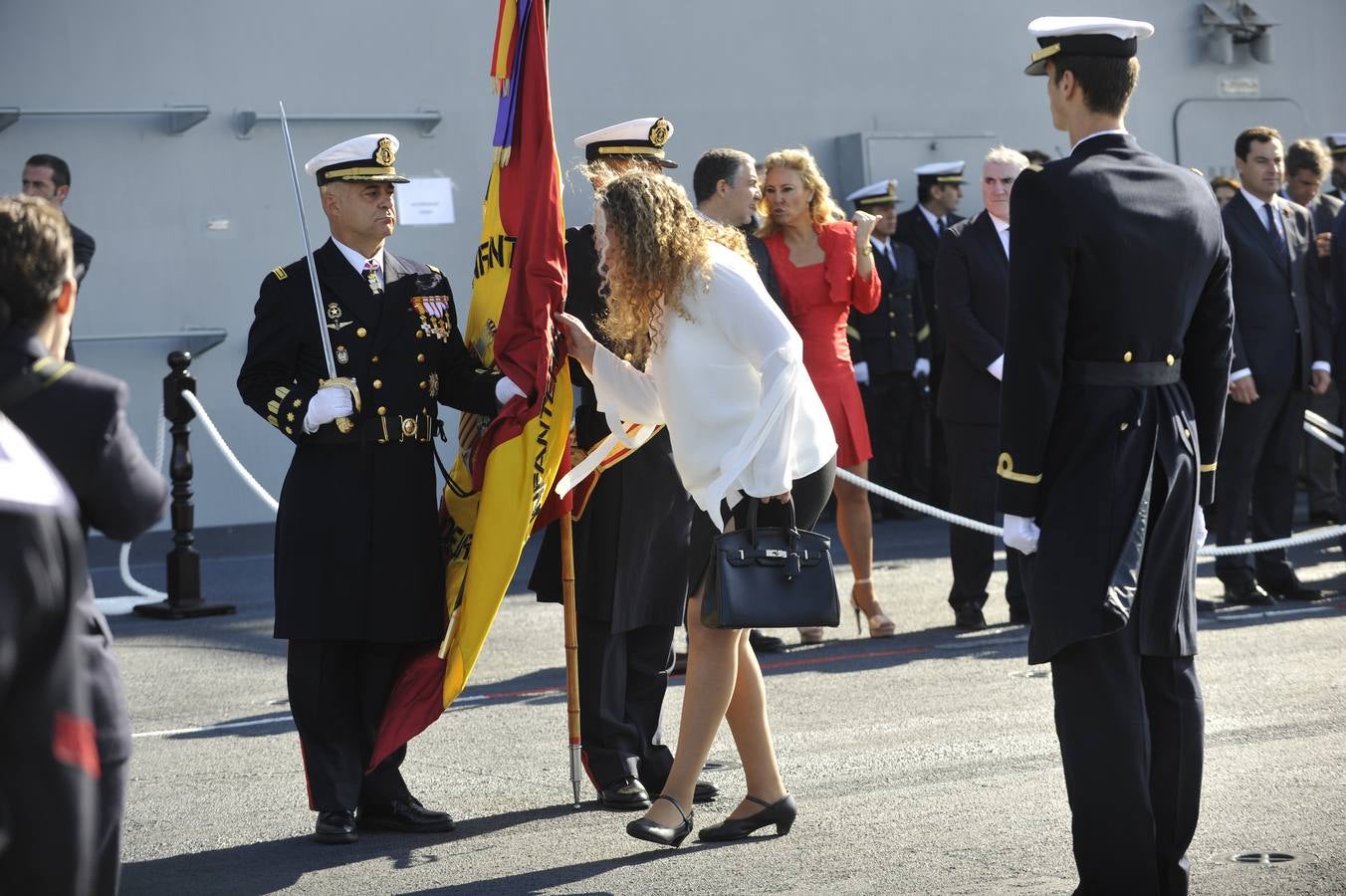 Fotos de la jura de bandera civil en el portaaviones Juan carlos I en Málaga (III)