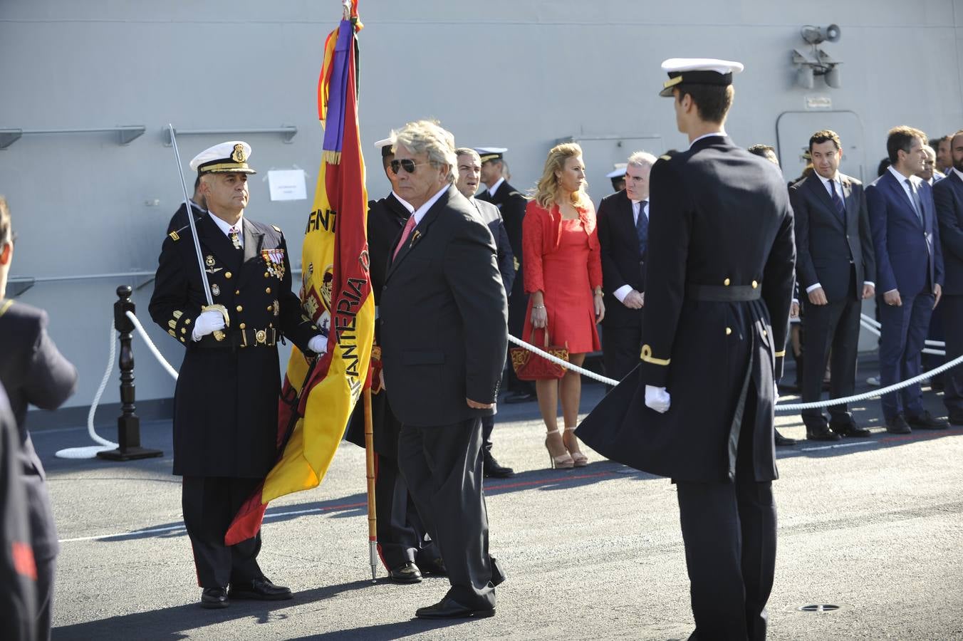 Fotos de la jura de bandera civil en el portaaviones Juan carlos I en Málaga (III)