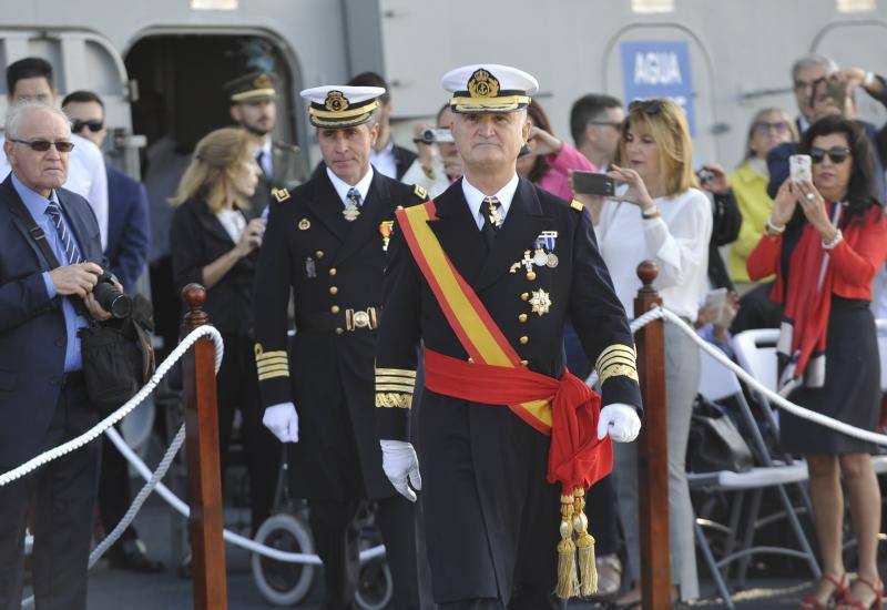 Fotos de la jura de bandera civil en el portaaviones Juan carlos I en Málaga (III)