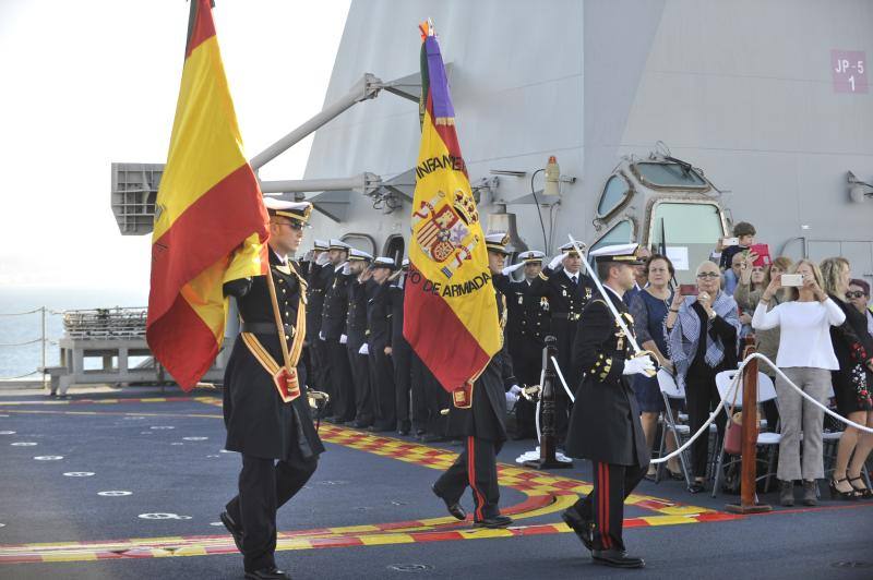 Fotos de la jura de bandera civil en el portaaviones Juan carlos I en Málaga (III)