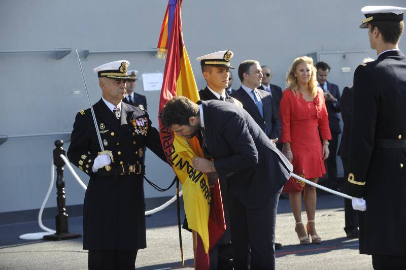 Fotos de la jura de bandera civil en el portaaviones Juan carlos I en Málaga (III)