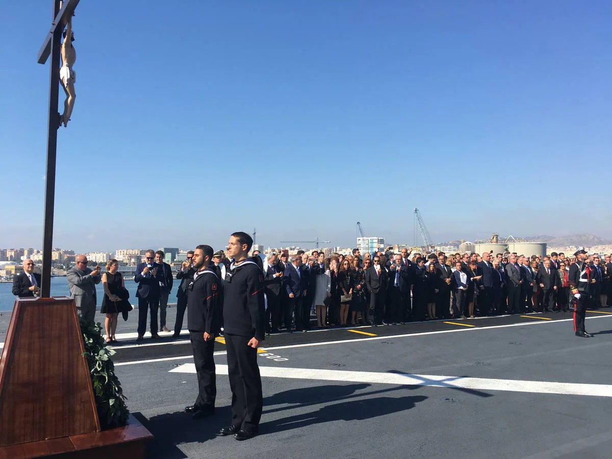 Más de 500 personas juran bandera en el puerto malagueño