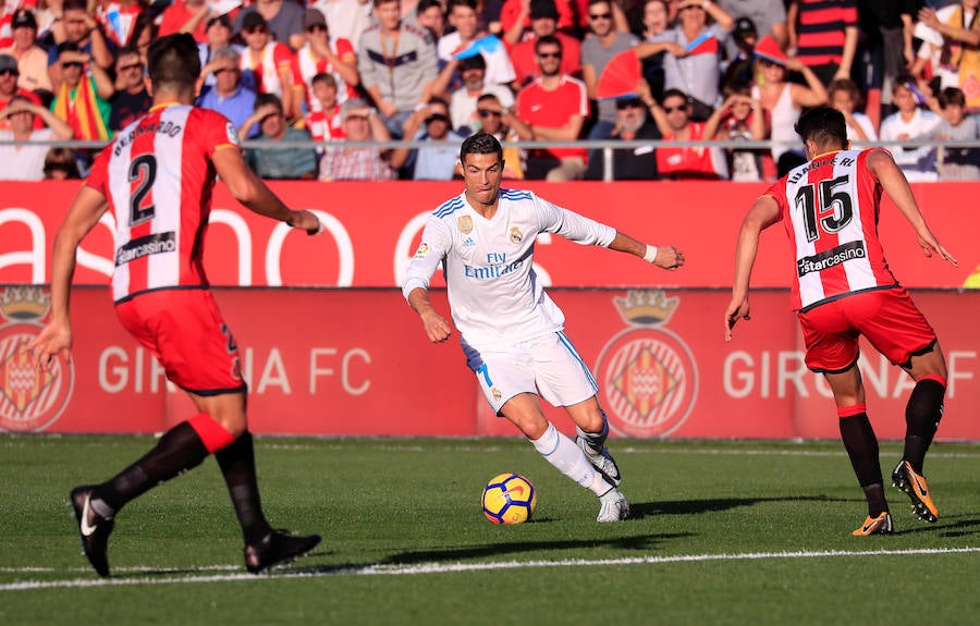 El Real Madrid cayó en su primera visita en la historia a Montilivi (2-1). El cuadro dirigido por Machín remontó el gol inicial de Isco con los tantos de Stuani y Portu.