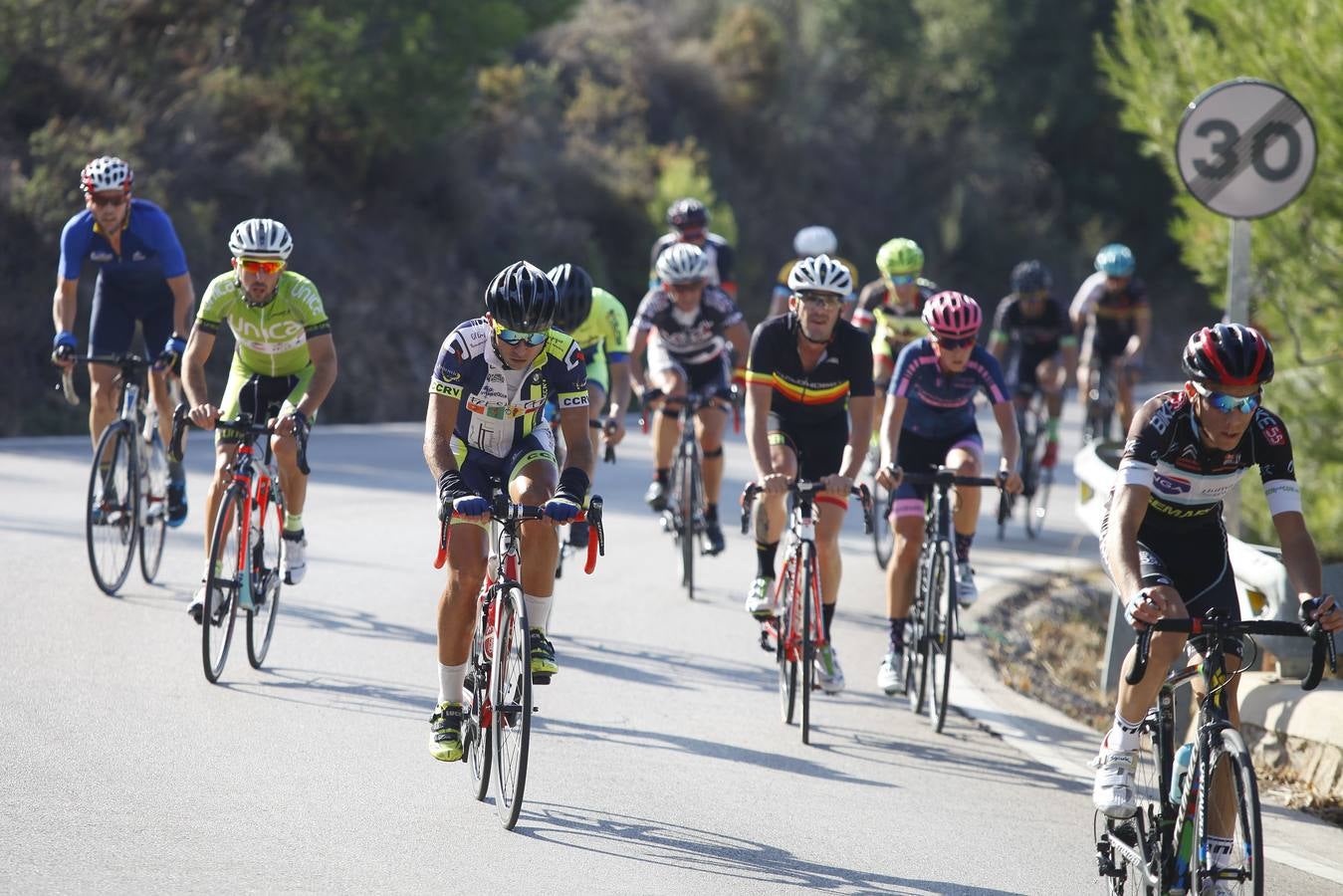 La tradicional prueba se celebró este domingo con la participación de más de 250 ciclistas