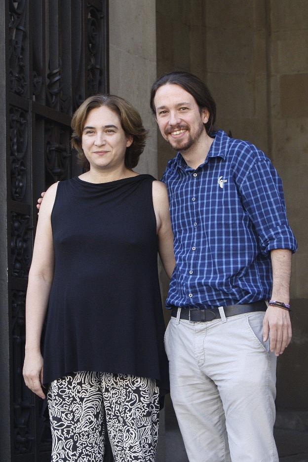 Ada Colau y Pablo Iglesias. :: QUIQUE GARCíA / afp