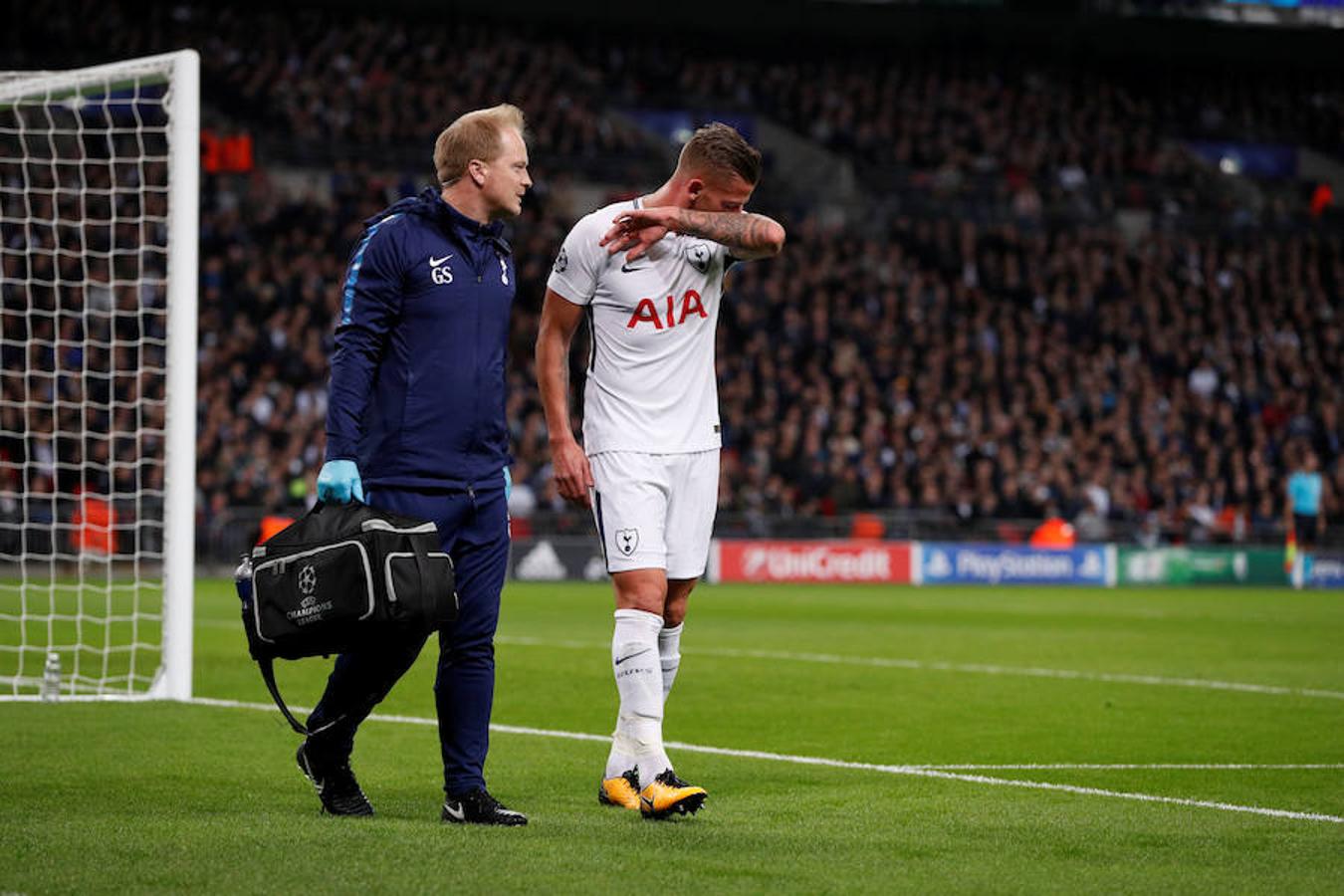 Los dos mejores equipos del Grupo H pelearon por la primera plaza del grupo en Wembley, que vibró y elevó los decibelios durante algunos momentos como el 1-0 de Delle Alli.