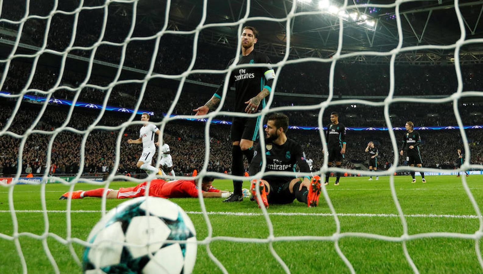 Los dos mejores equipos del Grupo H pelearon por la primera plaza del grupo en Wembley, que vibró y elevó los decibelios durante algunos momentos como el 1-0 de Delle Alli.