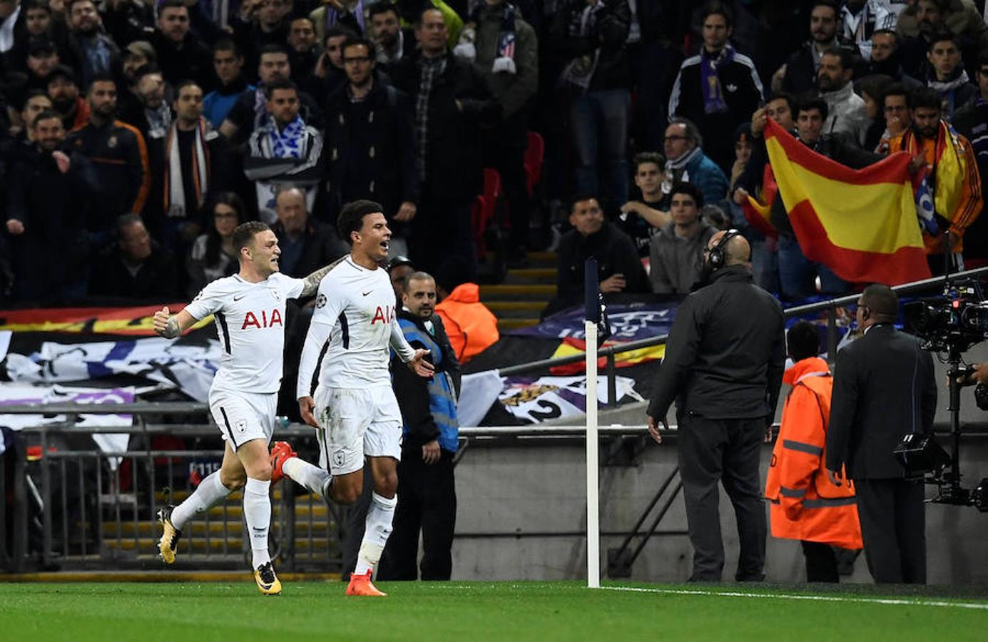 Los dos mejores equipos del Grupo H pelearon por la primera plaza del grupo en Wembley, que vibró y elevó los decibelios durante algunos momentos como el 1-0 de Delle Alli.