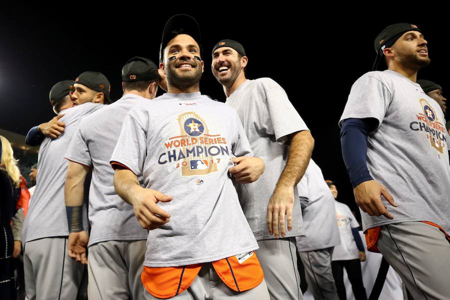 Los Houston Astros ganaron por primera vez en su historia las Series Mundiales de béisbol tras imponerse a Los Angeles Dodgers.