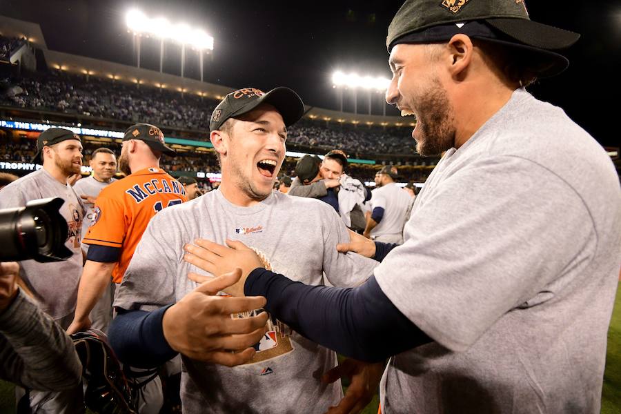 Los Houston Astros ganaron por primera vez en su historia las Series Mundiales de béisbol tras imponerse a Los Angeles Dodgers.