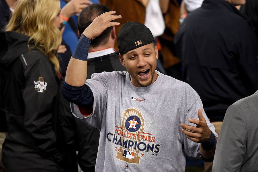 Los Houston Astros ganaron por primera vez en su historia las Series Mundiales de béisbol tras imponerse a Los Angeles Dodgers.