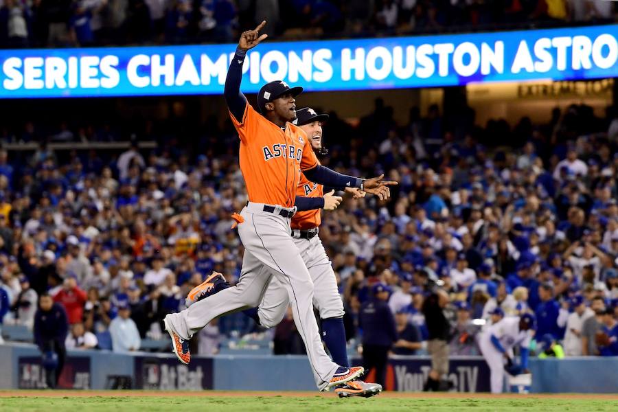 Los Houston Astros ganaron por primera vez en su historia las Series Mundiales de béisbol tras imponerse a Los Angeles Dodgers.