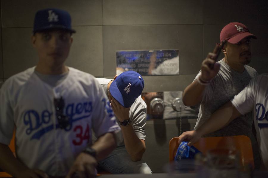 Los Houston Astros ganaron por primera vez en su historia las Series Mundiales de béisbol tras imponerse a Los Angeles Dodgers.