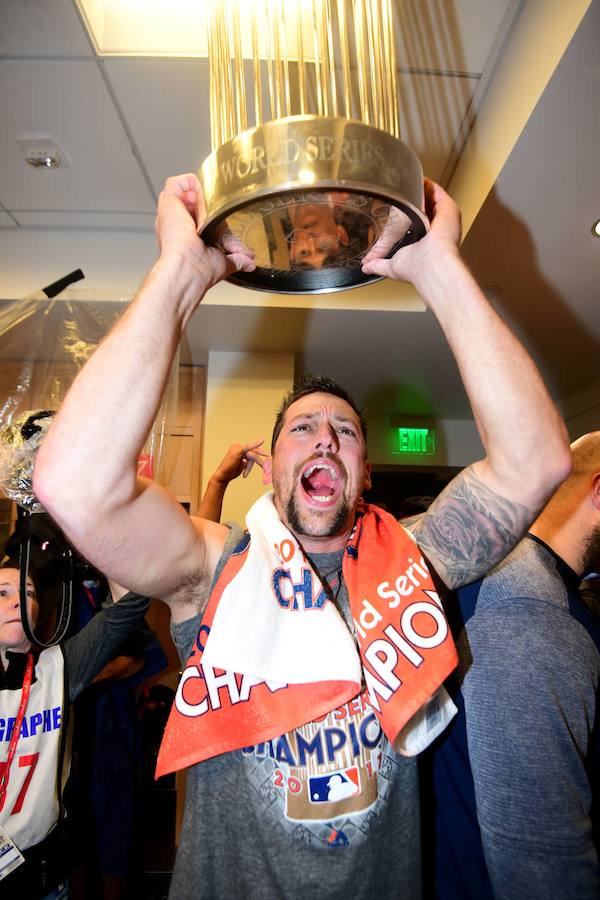 Los Houston Astros ganaron por primera vez en su historia las Series Mundiales de béisbol tras imponerse a Los Angeles Dodgers.
