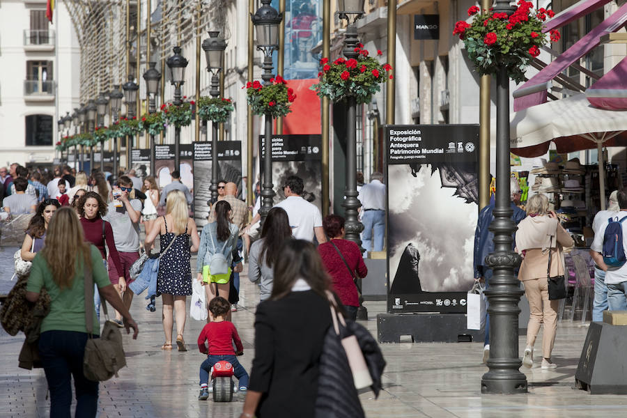 Una muestra de 40 fotografías enseña al visitante los principales enclaves patrimoniales, culturales y naturales de la Ciudad del Torcal 