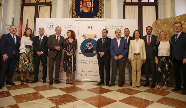 Organizadores y colaboradores del Festival de Málaga acudieron ayer a la presentación del cartel de Teresa Relancio. :: salvador salas