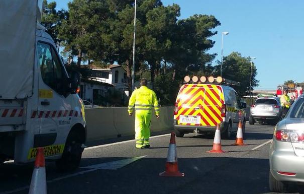 Dos heridos en una colisión múltiple a la altura de Las Chapas en Marbella