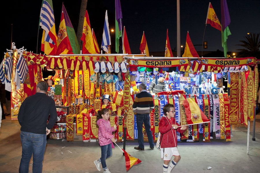 Unas 19.000 personas acudieron a La Rosaleda a presenciar el entrenamiento de la selección española de fútbol.