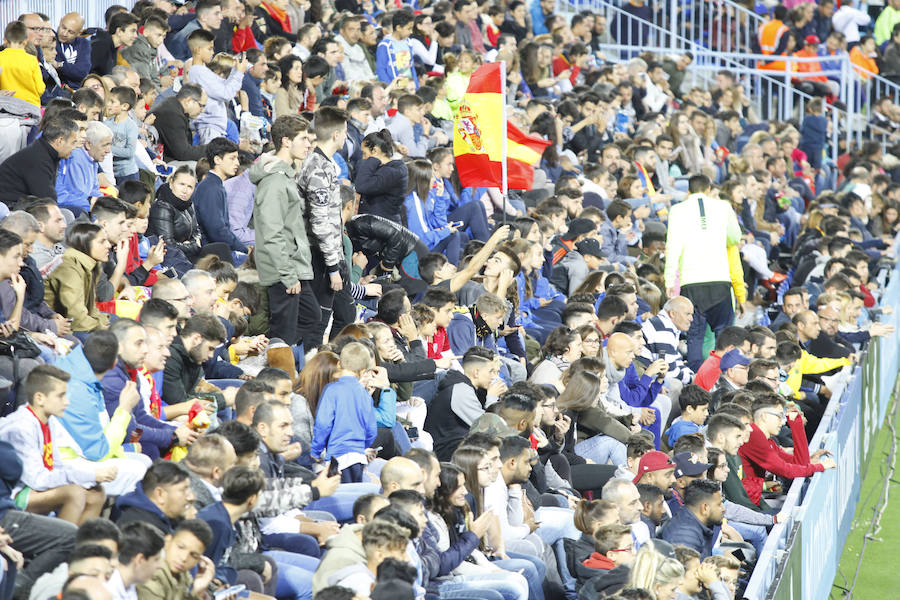 Unas 19.000 personas acudieron a La Rosaleda a presenciar el entrenamiento de la selección española de fútbol.
