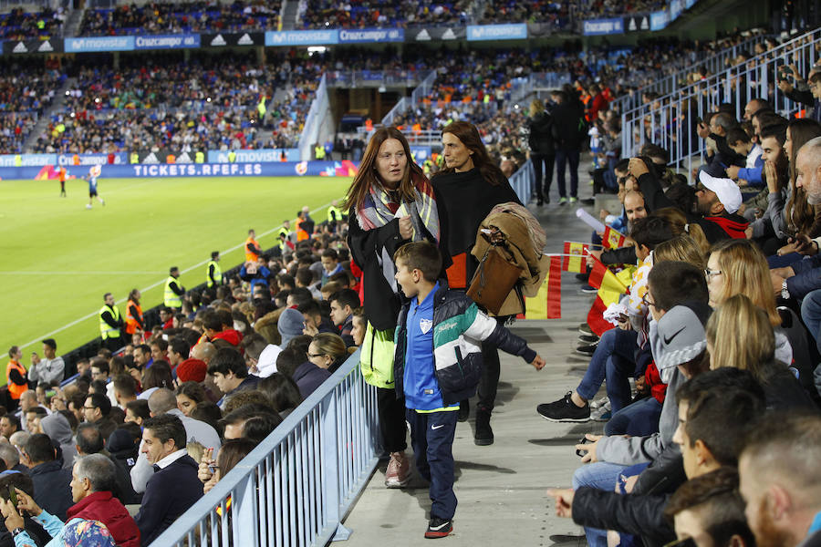 Unas 19.000 personas acudieron a La Rosaleda a presenciar el entrenamiento de la selección española de fútbol.