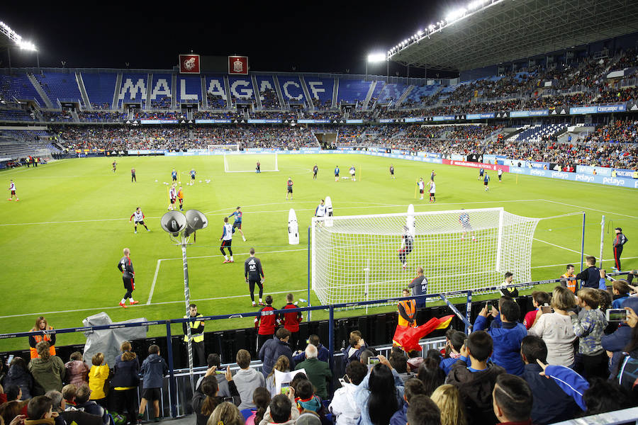 Unas 19.000 personas acudieron a La Rosaleda a presenciar el entrenamiento de la selección española de fútbol.