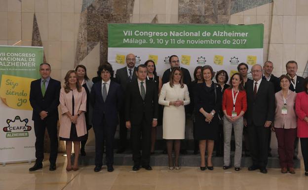 Autoridades y organizadores del congreso de alzhéimer, que fue inaugurado ayer por la Reina Doña Sofía.