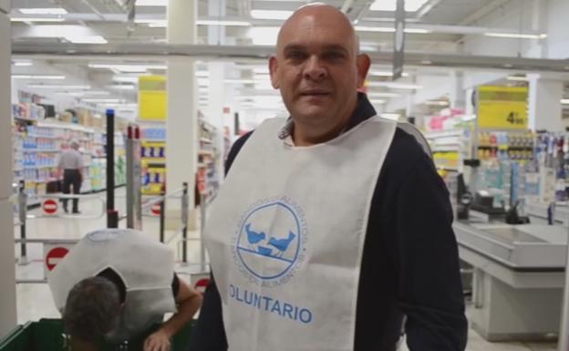 Luis Lara, el voluntario del Banco de Alimentos de Cádiz que anima a participar en la Gran Recogida