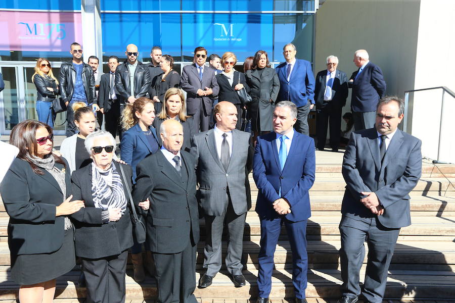 Numerosas personas acuden a la capilla instalada en el Auditorio de la Diputación de Málaga para dar su último adiós al humorista malagueño