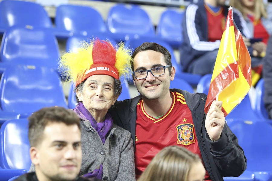 La Rosaleda colgó el cartel de "completo" en el partido amistoso que enfrentó a España ante Costa Rica en Málaga.