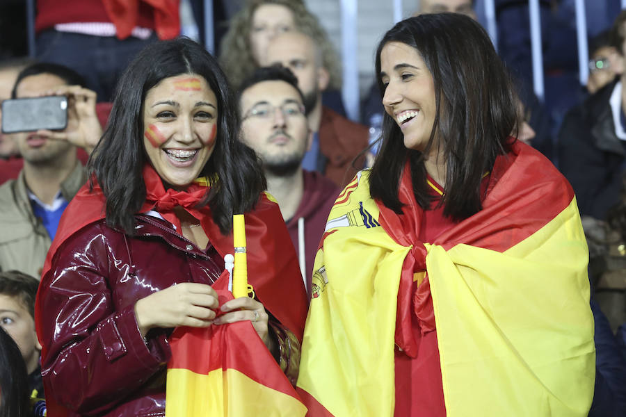 La Rosaleda colgó el cartel de "completo" en el partido amistoso que enfrentó a España ante Costa Rica en Málaga.