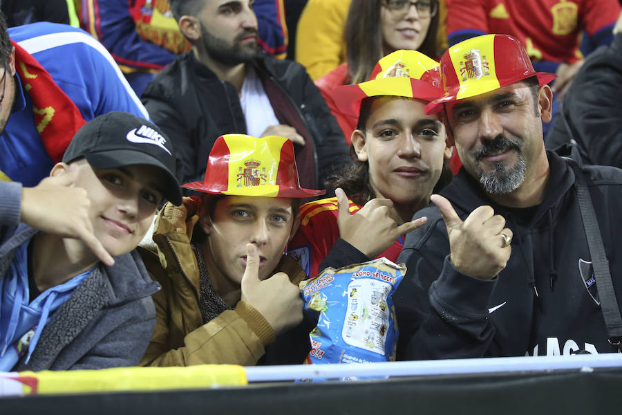 La Rosaleda colgó el cartel de "completo" en el partido amistoso que enfrentó a España ante Costa Rica en Málaga.