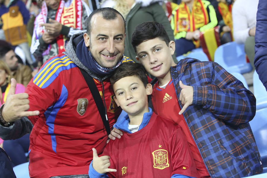 La Rosaleda colgó el cartel de "completo" en el partido amistoso que enfrentó a España ante Costa Rica en Málaga.