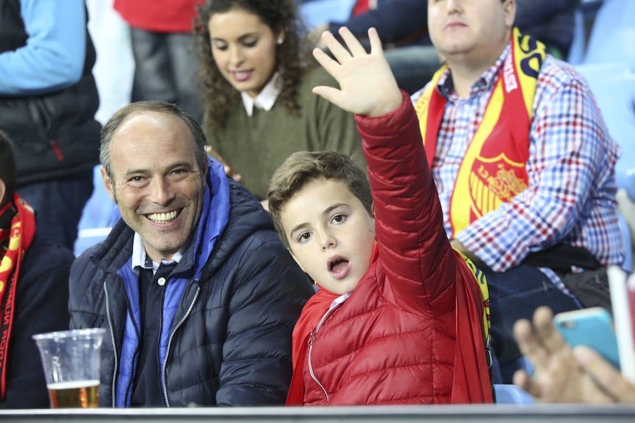 La Rosaleda colgó el cartel de "completo" en el partido amistoso que enfrentó a España ante Costa Rica en Málaga.