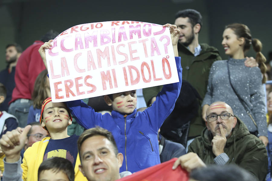 La Rosaleda colgó el cartel de "completo" en el partido amistoso que enfrentó a España ante Costa Rica en Málaga.