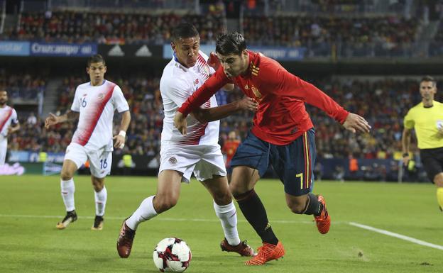 España golea a Costa Rica en La Rosaleda
