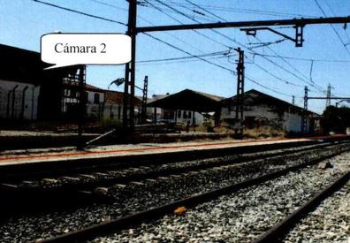 Imagen secundaria 1 - Estación. La pequeña Lucía desapareció la noche del 26 de julio mientras su familia cenaba en el bar de la estación de Pizarra. Hallazgo. El cadáver de la niña fue encontrado a la mañana siguiente en las vías, a 4.200 metros de la estación, en un paraje del término de Álora. Videovigilancia. Vista del andén y de la cámara de seguridad que filmó a la menor a las 23.34 horas. 