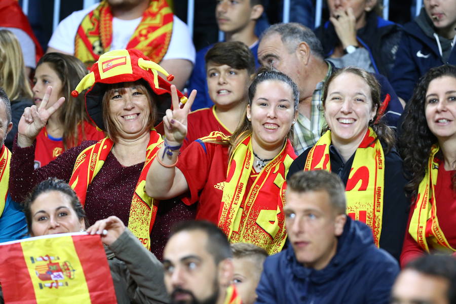 La gran expectación por ver a la selección española en Málaga hizo que La Rosaleda colgase el cartel de completo en el partido ante Costa Rica.