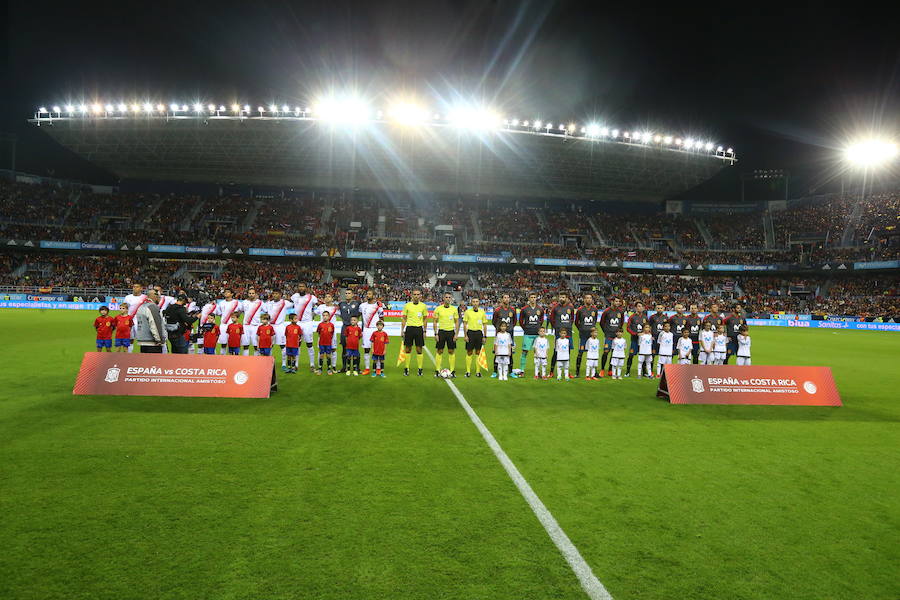 La gran expectación por ver a la selección española en Málaga hizo que La Rosaleda colgase el cartel de completo en el partido ante Costa Rica.